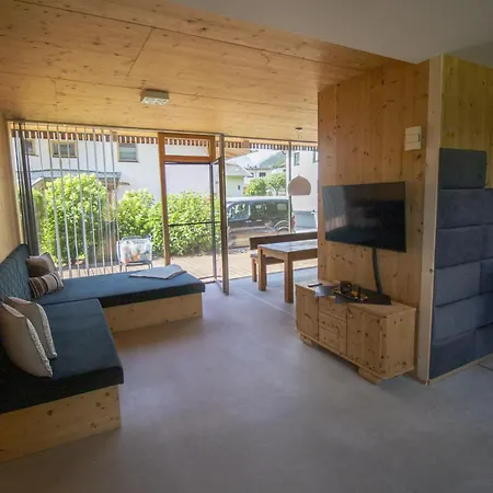 Alpin, 1 ノイシュティフト・イム・シュトゥーバイタール